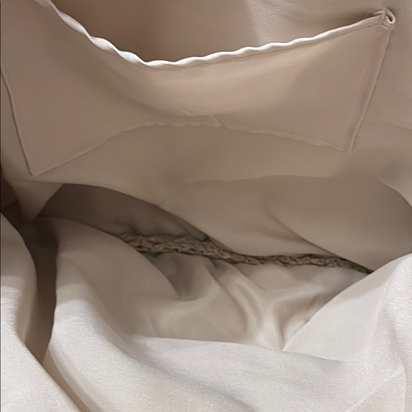 Elegant Two-Tone straw like Woven Tote Bag, lined with pockets - Picture 6 of 10